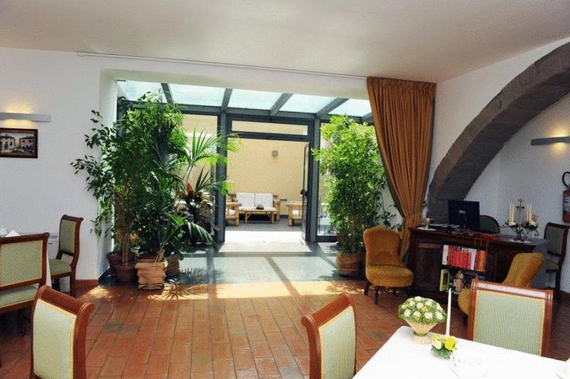 Hotel Urbano V Montefiascone Eksteriør bilde