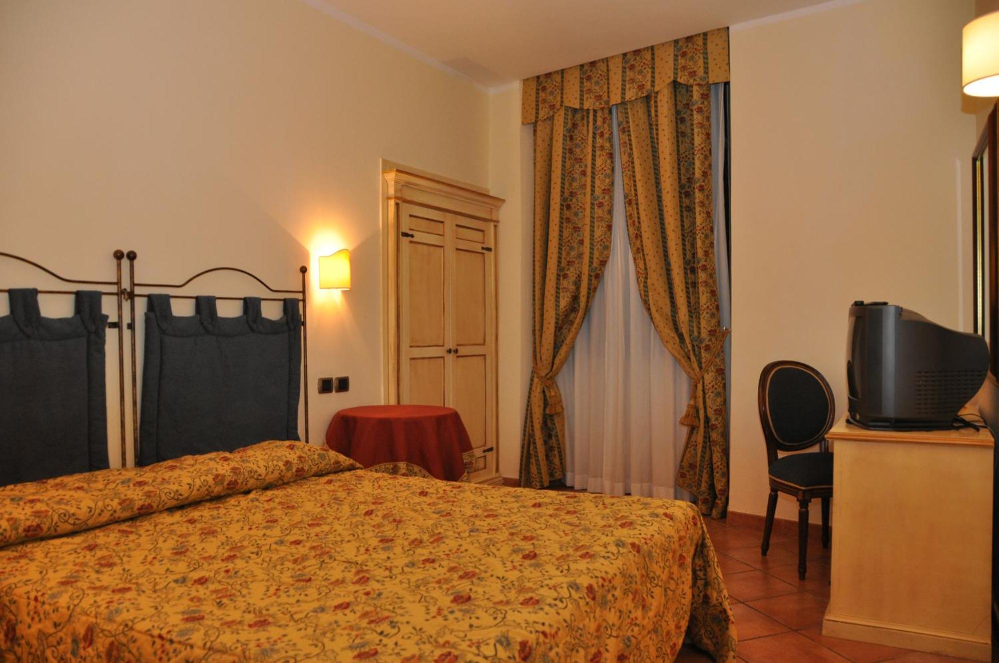 Hotel Urbano V Montefiascone Eksteriør bilde