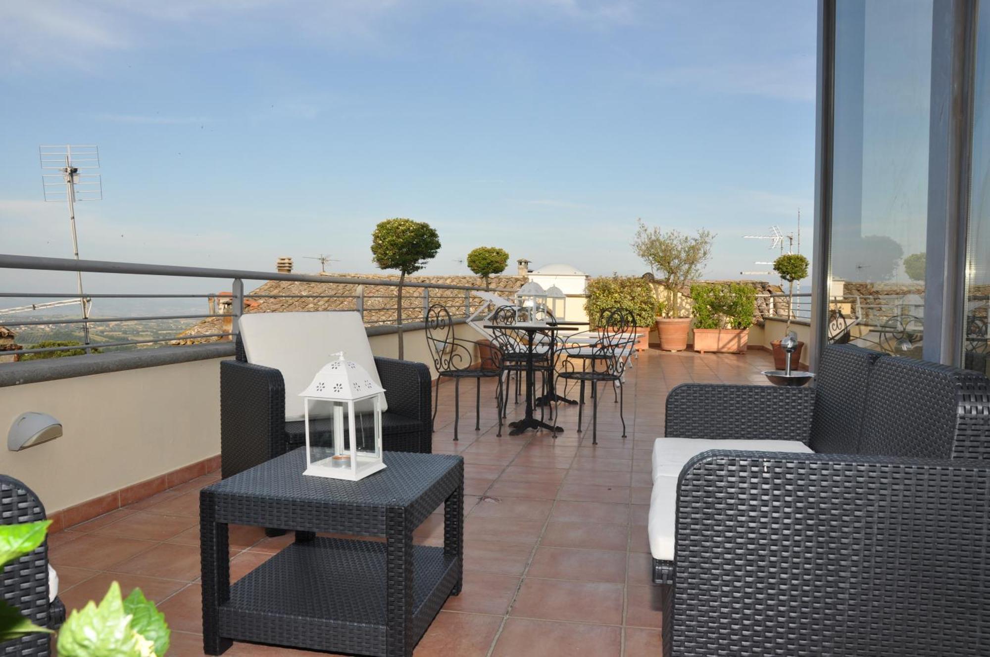 Hotel Urbano V Montefiascone Eksteriør bilde