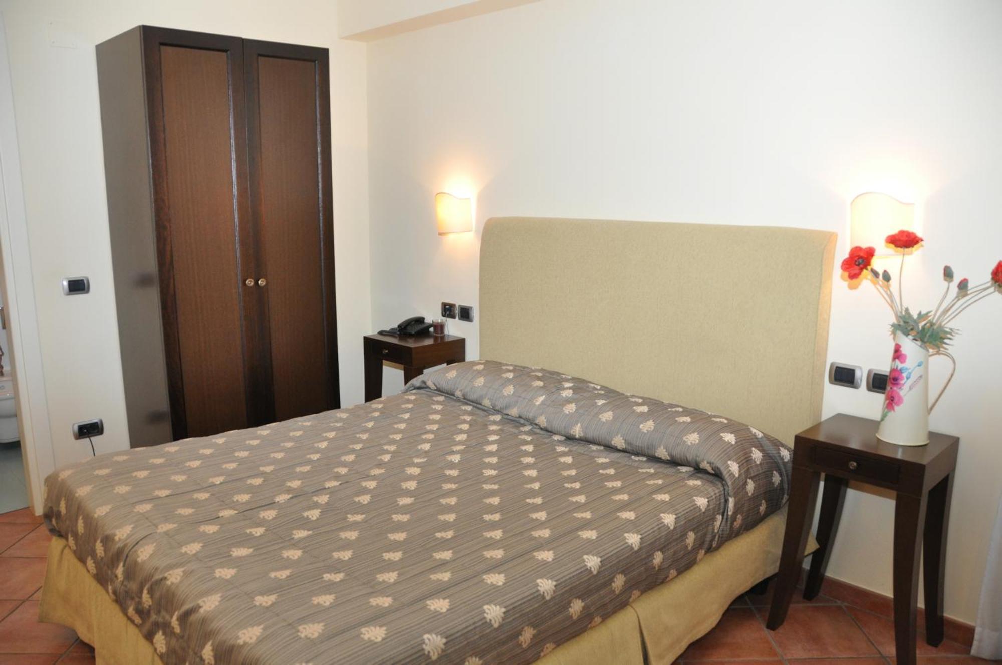 Hotel Urbano V Montefiascone Eksteriør bilde