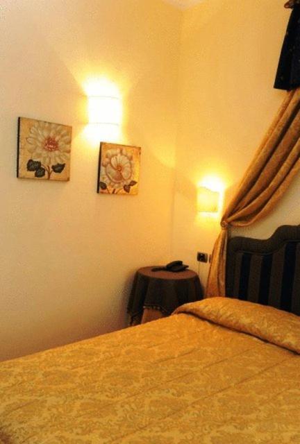 Hotel Urbano V Montefiascone Rom bilde