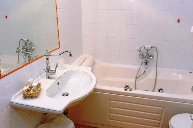Hotel Urbano V Montefiascone Rom bilde